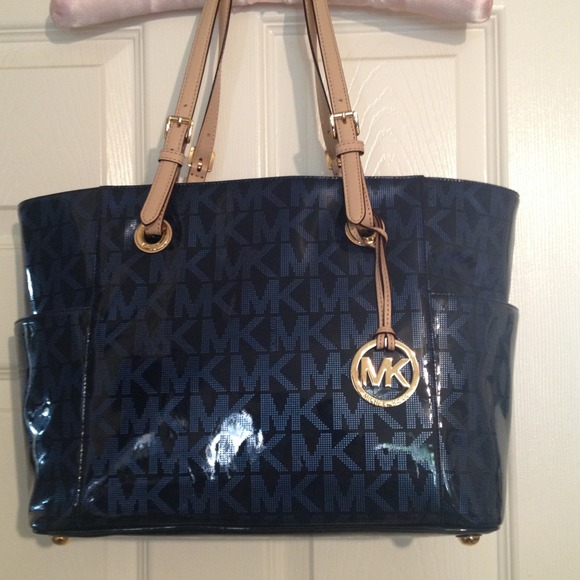 REDUCED! Brand new Michael Kors purse! With tags!