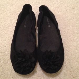 Ballet flats with flower decoration