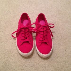 Raspberry Aldo shoes.