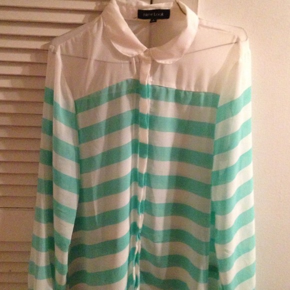 🎀White & Green Top🎀 - Picture 1 of 1
