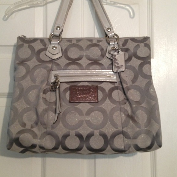 🅾SOLD! 🅾Authentic peach purse :)