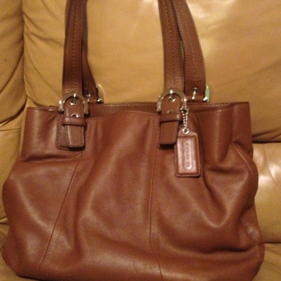 Nice coach bag reserved 4 bellaz