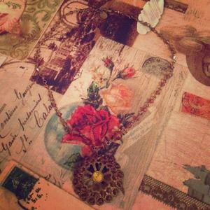 VINTAGE GOLD NECKLACE WITH BROWN & YELLOW GEMS