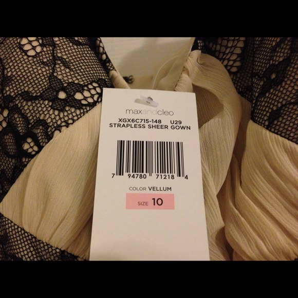 Strapless sheer gown - Picture 3 of 4