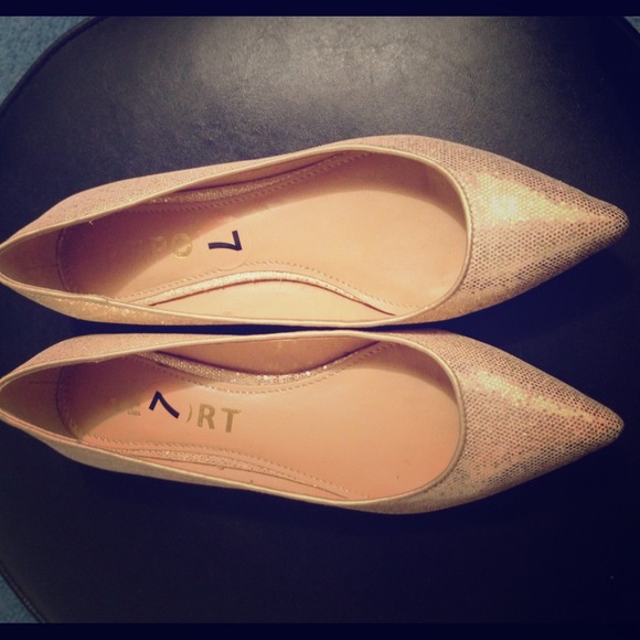 Pointed toe flats/Gold/Shimmering