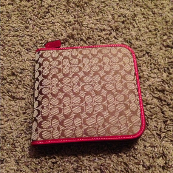 🚫Reserved🚫Coach cd case