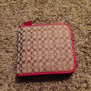🚫Reserved🚫Coach cd case