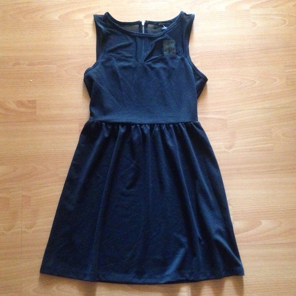 Forever 21 Sleeveless Black Dress