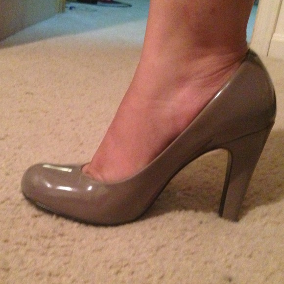 Jessica Simpson pumps