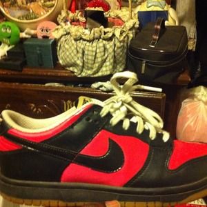 💚❤Hot pink and black Nike dunks❤💚