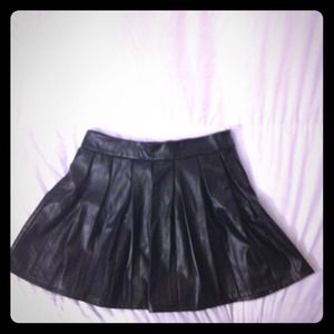 ❌SOLD---Forever 21 Faux Leather Pleated Skirt