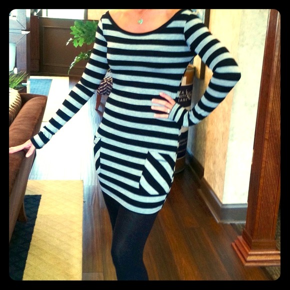 💖REDUCED💖Urban Behavior Top💋