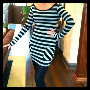 💖REDUCED💖Urban Behavior Top💋