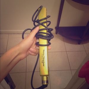 babyliss Nano Titanium Flat iron