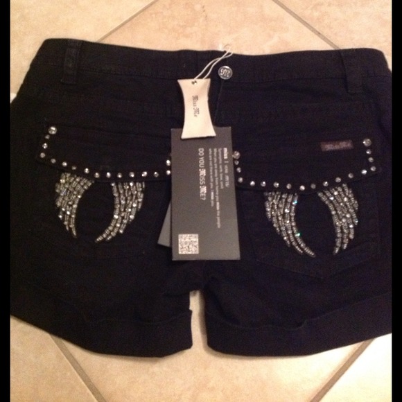 ⛔Reserved for @yayabugg ⛔NWT Miss Me shorts