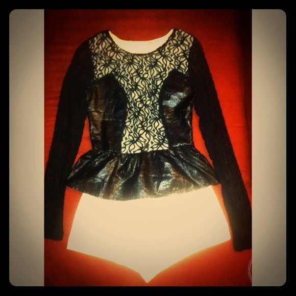 🔴Sold in bundle🎉HOST PICK🎉 Long sleeved peplum