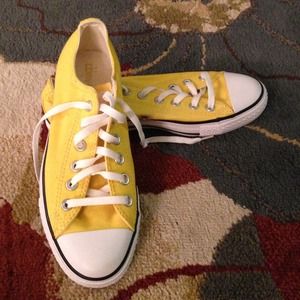 Converse Yellow Size 8, never been worn