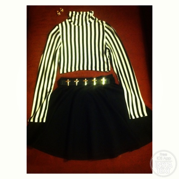 🔴Sold in bundle🔴Striped crop top