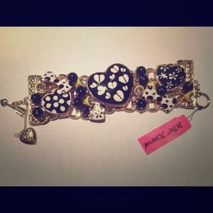 ✨Price Reduced✨ Betsey Johnson Bracelet