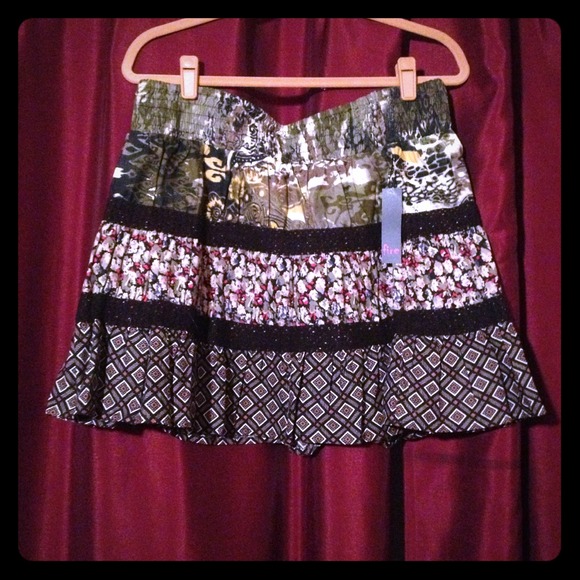 Cute patterned skirt with stretchy waist-band