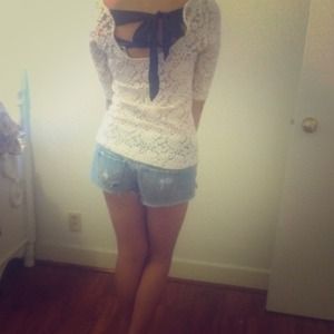 Laced top with a tieable bow in the back