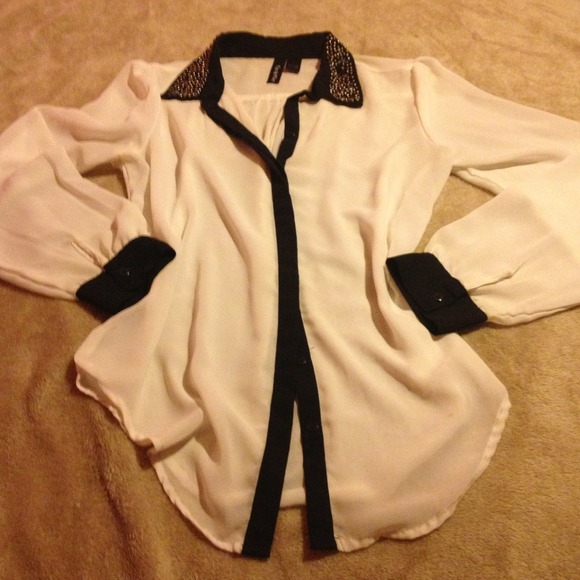 Studded collar blouse