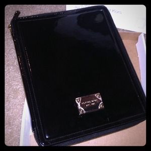 BRAND NEW Micheal Kors 'Jet Set' I-pad case