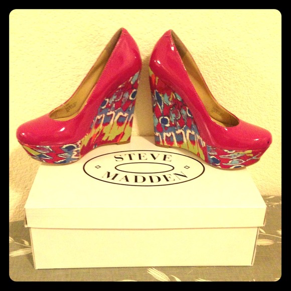 Patent Fuschia Platforms sz 4 NIB