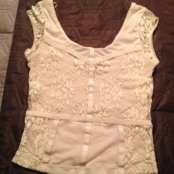 💢💢SOLD💢💢Stretch lace top