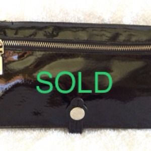 == Bundled==  Kenneth Cole reaction Black Wallet