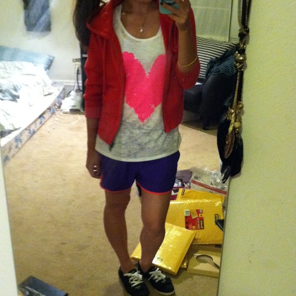 🎀sold🎀 Vs LOVE PINK campus workout shorts - Picture 2 of 4