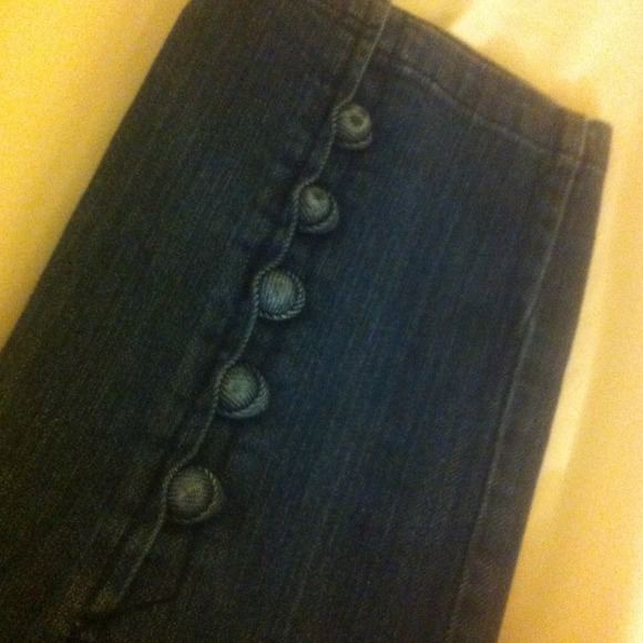 Button down Jeans - Picture 2 of 3