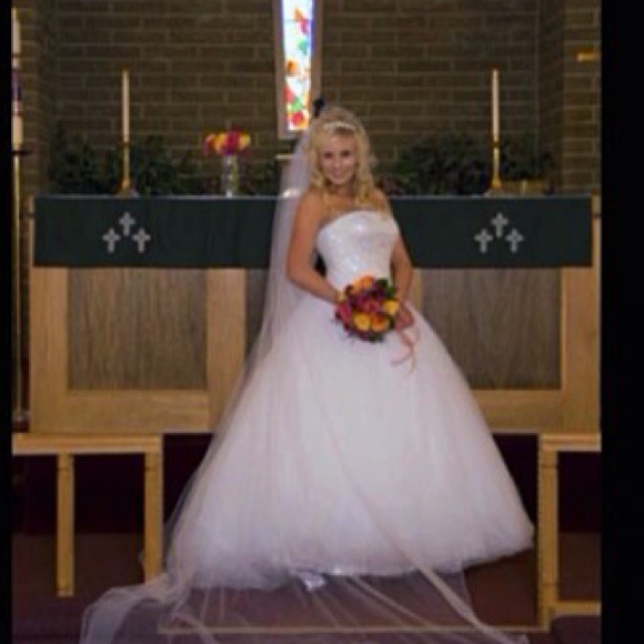 Wedding Dress (BallGown/Princess Style)