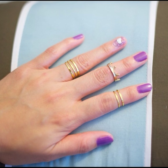 Jewelry - ✨Crown mid knuckle ring✨