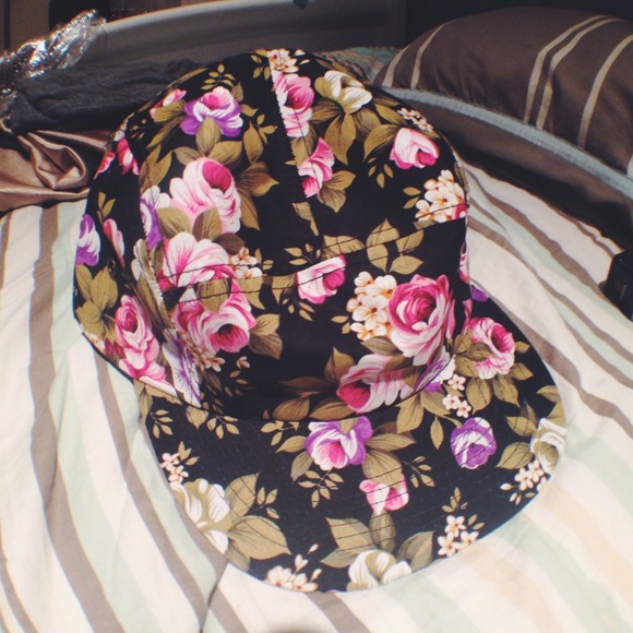 ✖RESERVED✖ Floral 5 panel leather strap back