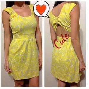 🔽Reduced🔽❤Cute yellow with gray print dress!