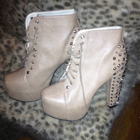 Jeffrey Cambell like Spiked Bootie