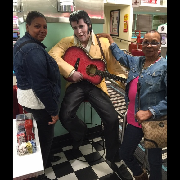 Meet your buyer/seller/Suggested User - Picture 3 of 7