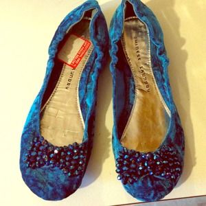 NWT Chinese Laundry beaded velvet flats!