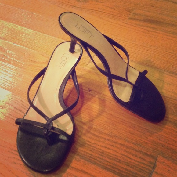 Reduced! LOFT strappy black sandals w/ kitten heel