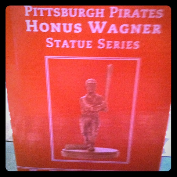 Pittsburg Pirates Honus Wagner statue