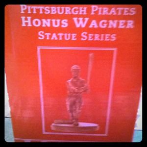 Pittsburg Pirates Honus Wagner statue