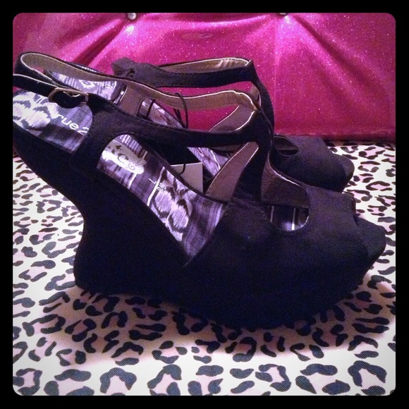 black opn toe shirt platform shoe✌️