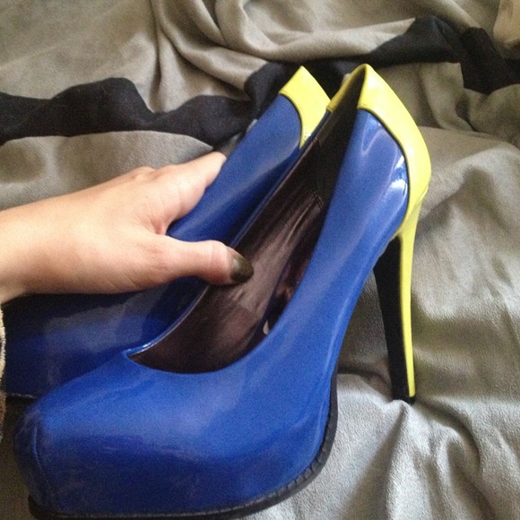 Authentic Vera wang heels!