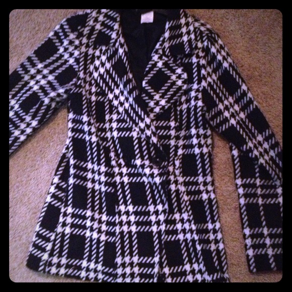 Black & white patterned peacoat