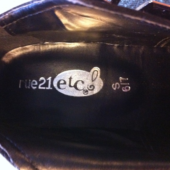 Adorable little black studded bootie. 5 inch heel. - Picture 3 of 4