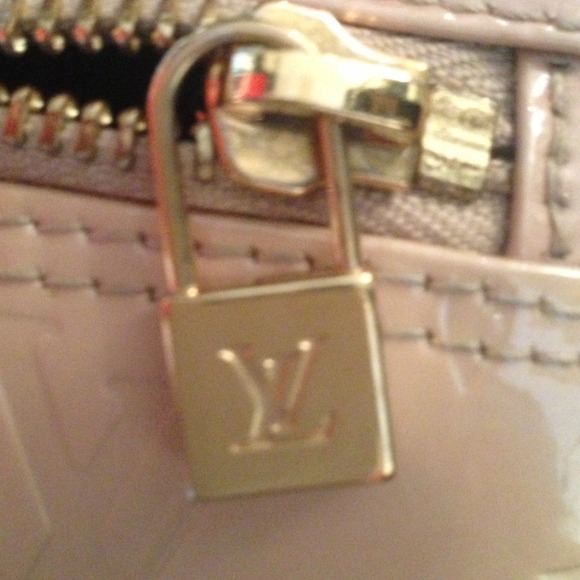 🎀SOLD🎀  Authentic Louis Vuitton Beige Bedford - Picture 4 of 4