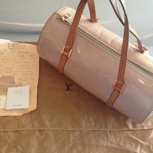 🎀SOLD🎀  Authentic Louis Vuitton Beige Bedford