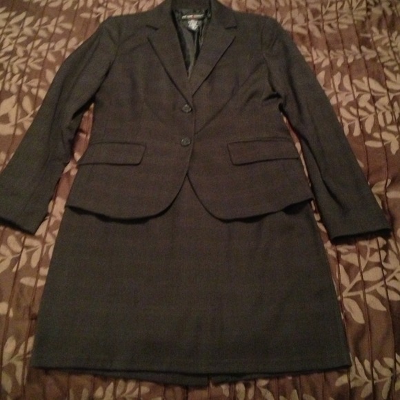 ❌SOLD IN BUNDLE❌Jacket and skirt suit