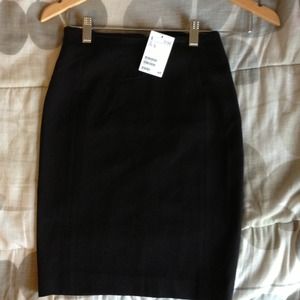 Sleek h&m black pencil skirt!!